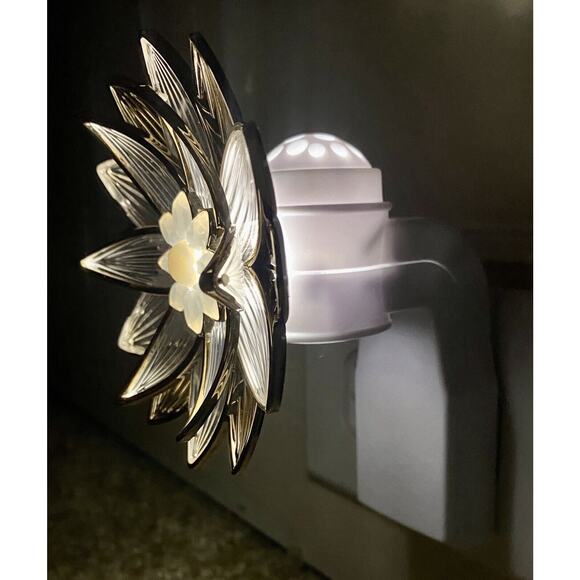 *NEW* OPEN LOTUS ~ SCENT CONTROL WALLFLOWER PLUG ~ Bath & Body Works - Picture 4 of 8